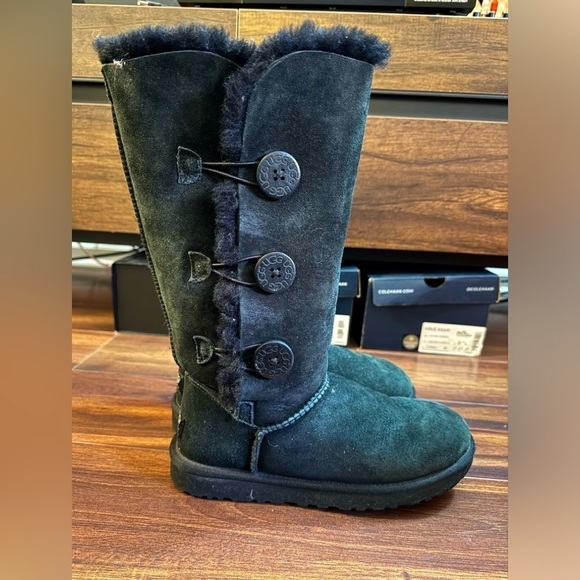UGG Bailey Button Triplet Black Size 8 - Picture 1 of 16